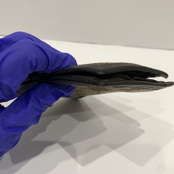 Gucci Brown GG Canvas Bifold Wallet Sku#85432 (Gently used, rubbing, stains) - Picture 4 of 15